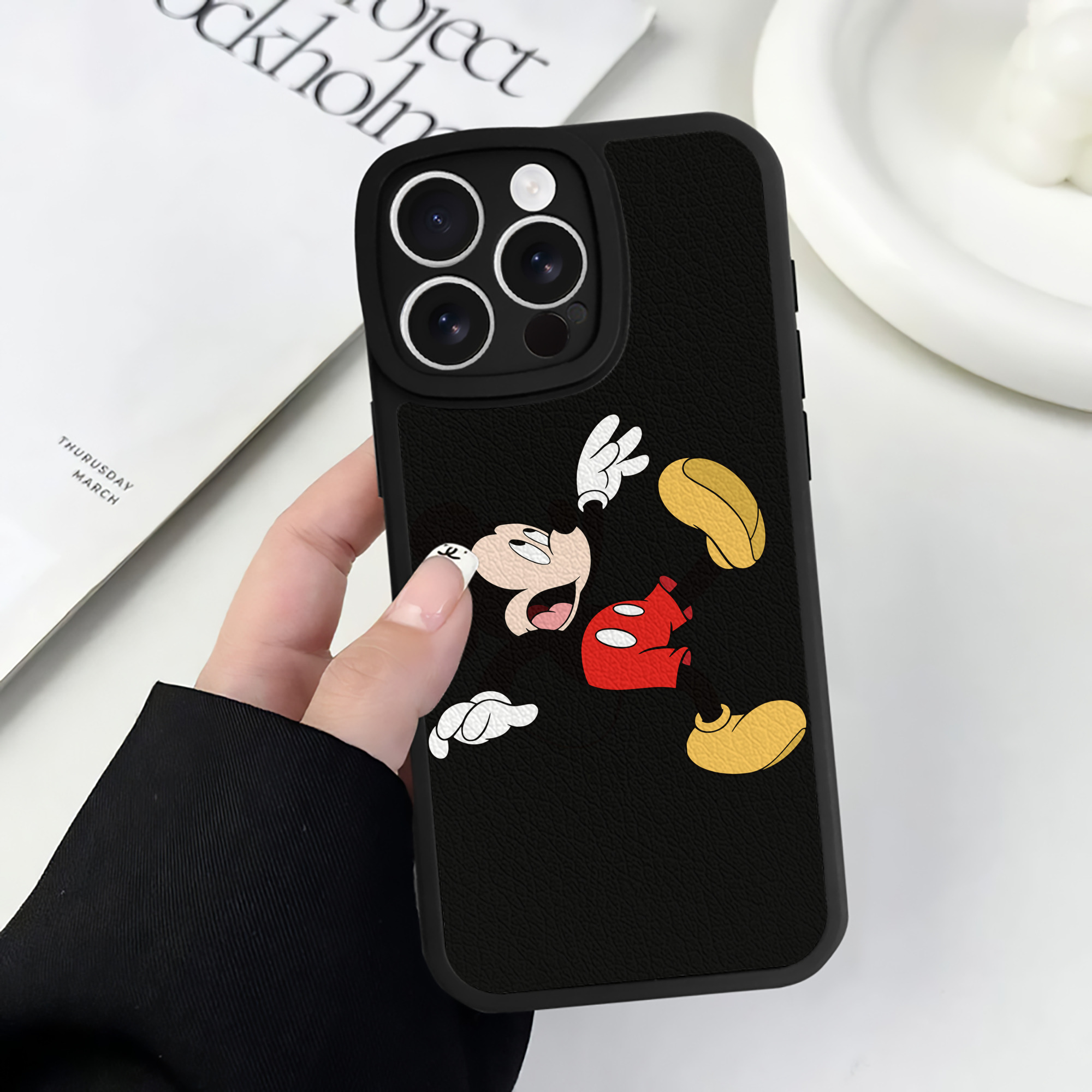 （画像用） ミッキーマウス Mickey Mouse 【iPhone 16シリーズ対応】シリコンスマホケース（レザー調） 材質：シリコン